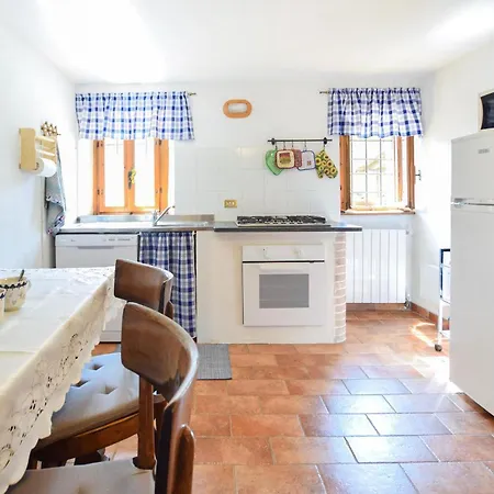 Semesterbostad 3 Bedroom Beautiful In Camaiore