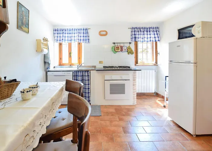 Ferienhaus 3 Bedroom Beautiful In Camaiore