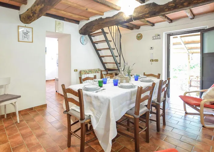 Ferienhaus 3 Bedroom Beautiful In Camaiore